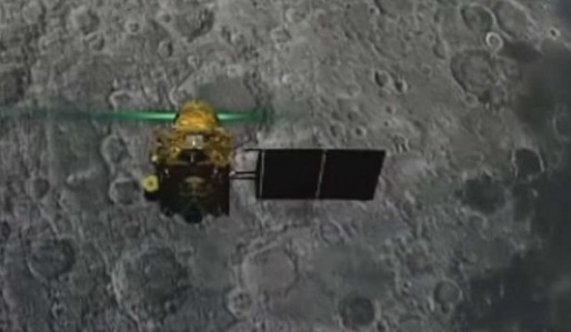 Индия теряет связь с космическим кораблем, пытающимся приземлиться на Луну