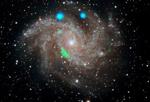 Галактика фейерверков» взрывается в рентгеновском свете, приводя ученых в замешательство