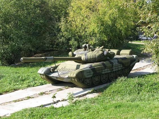 Российские военные на учении "Центр-2019" развернут надувные макеты танков и систем ПВО